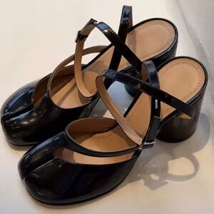 Chic Black Strappy Mules